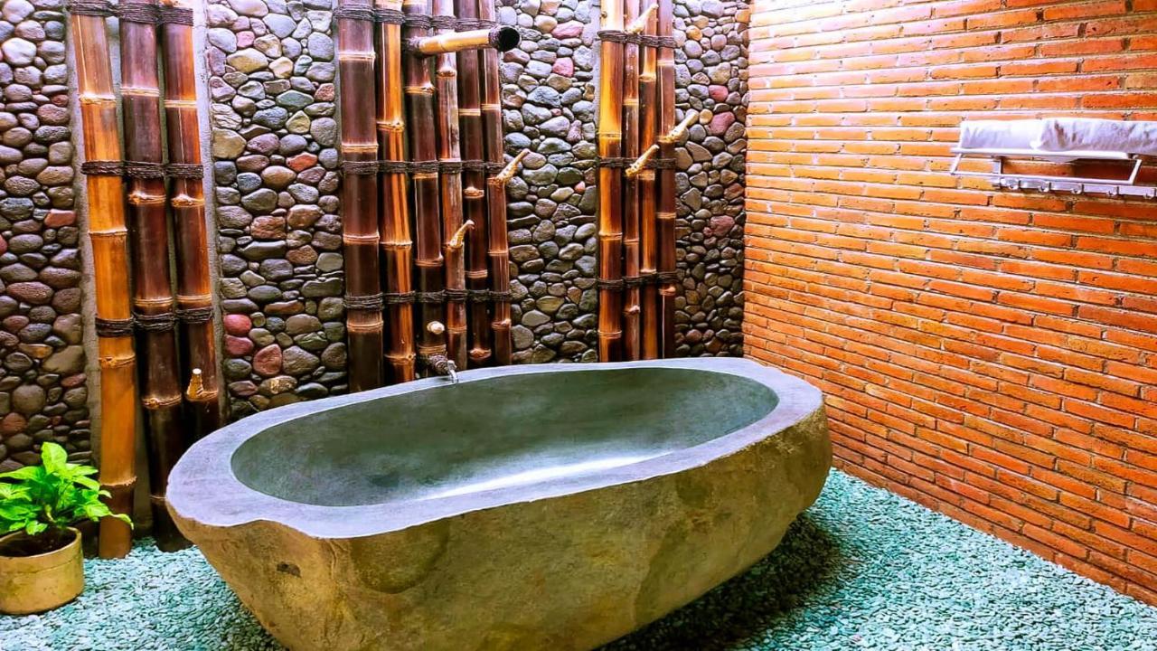 بانيووانجى Andung Andung Villa And Resto المظهر الخارجي الصورة
